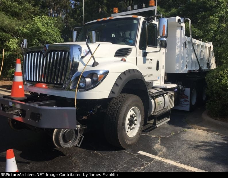 New 2019 International Workstar Norfolk Southern rotary dump